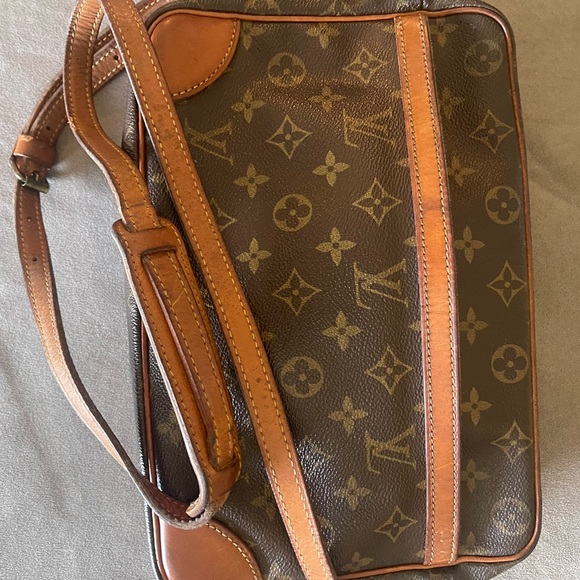 GUC Louis Vuitton Trocadero 30- As IS - Picture 3 of 6